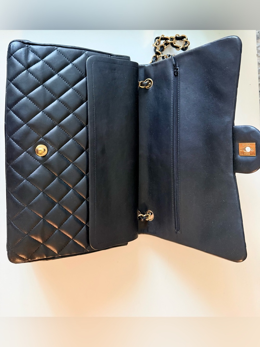 CHANEL MAXI double flap with gold hardware - Picture 6 of 15